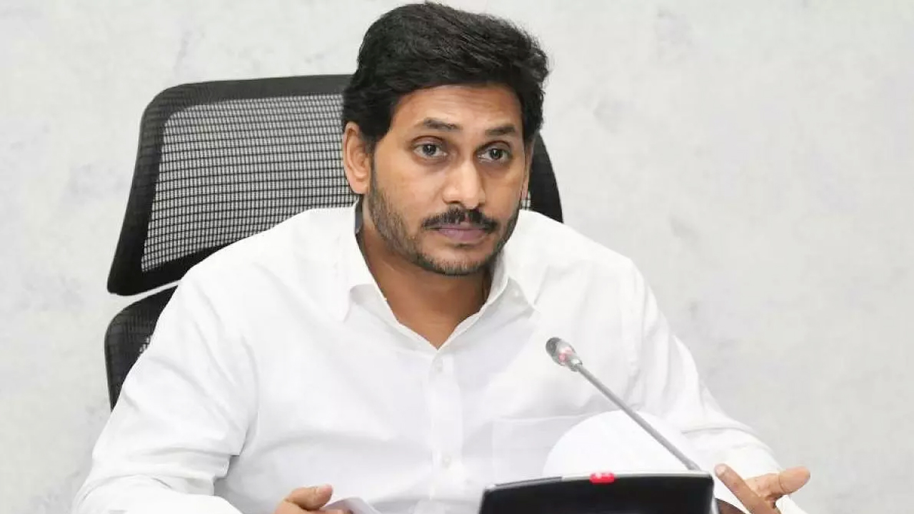 Jagan: Jagan is giving up his followers... what is the reason?