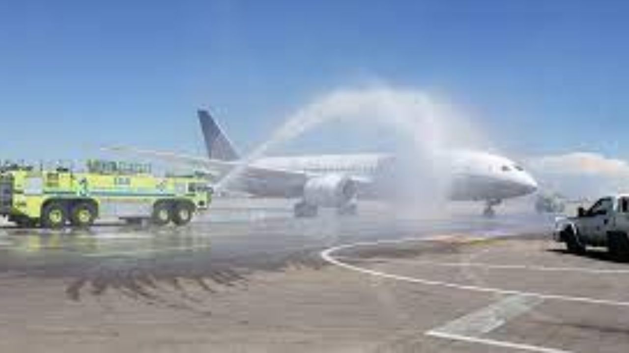 Planes Water Salute: Do you know how pilots do water salute for planes?