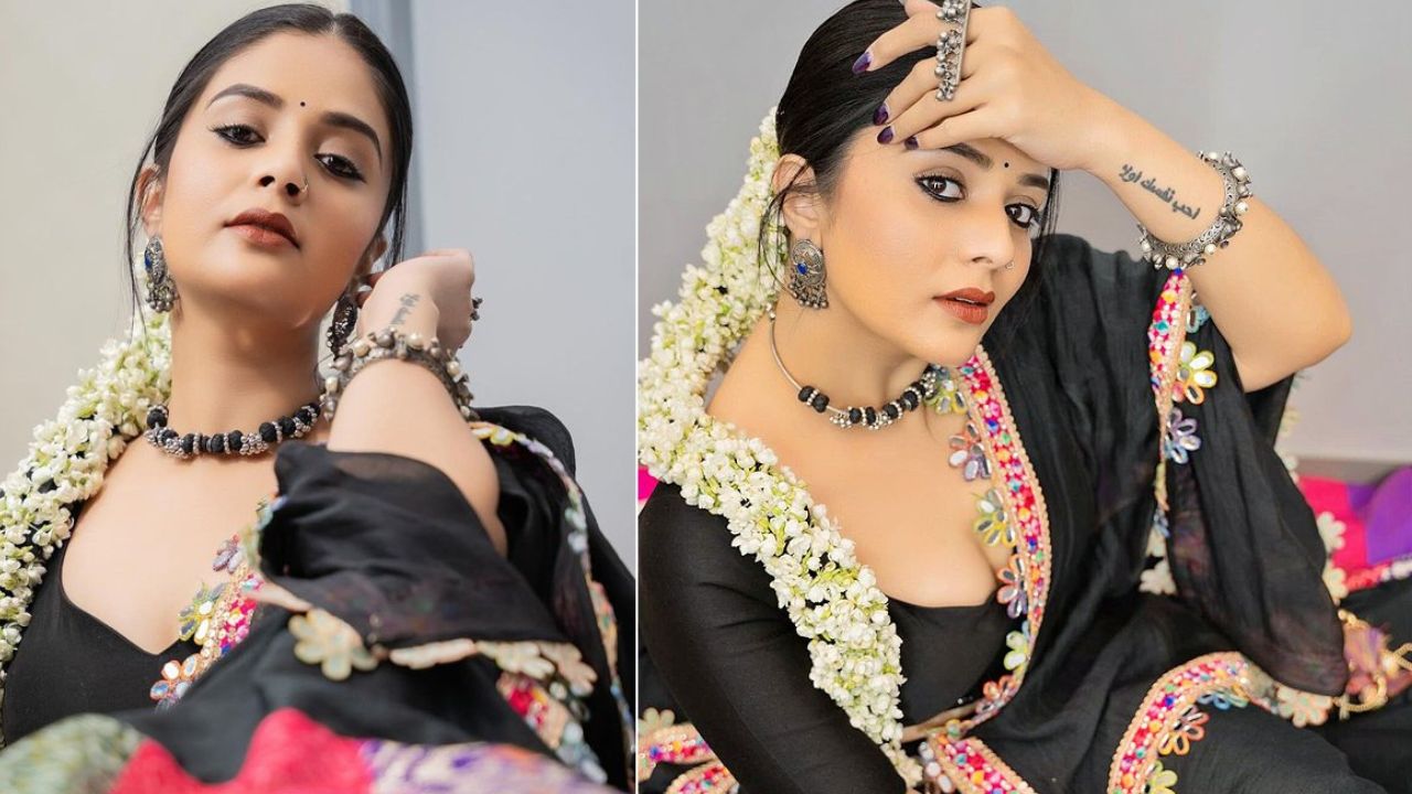 Sreemukhi: Sreemukhi wearing jasmine flowers and picking up photos... Star anchor killing with looks, viral photos